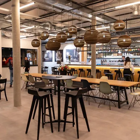 岳罗普酒店 酒店 4*