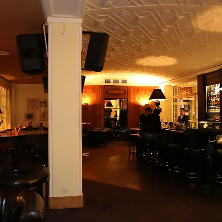 岳罗普酒店 酒店 4*