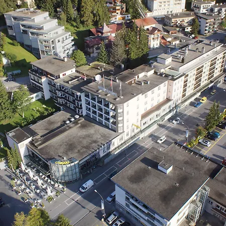 岳罗普酒店 酒店